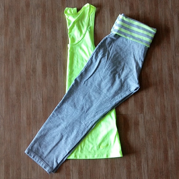 Forever 21 Pants - FOREVER 21 GRAY WORKOUT CAPRIS LEGGINGS  M